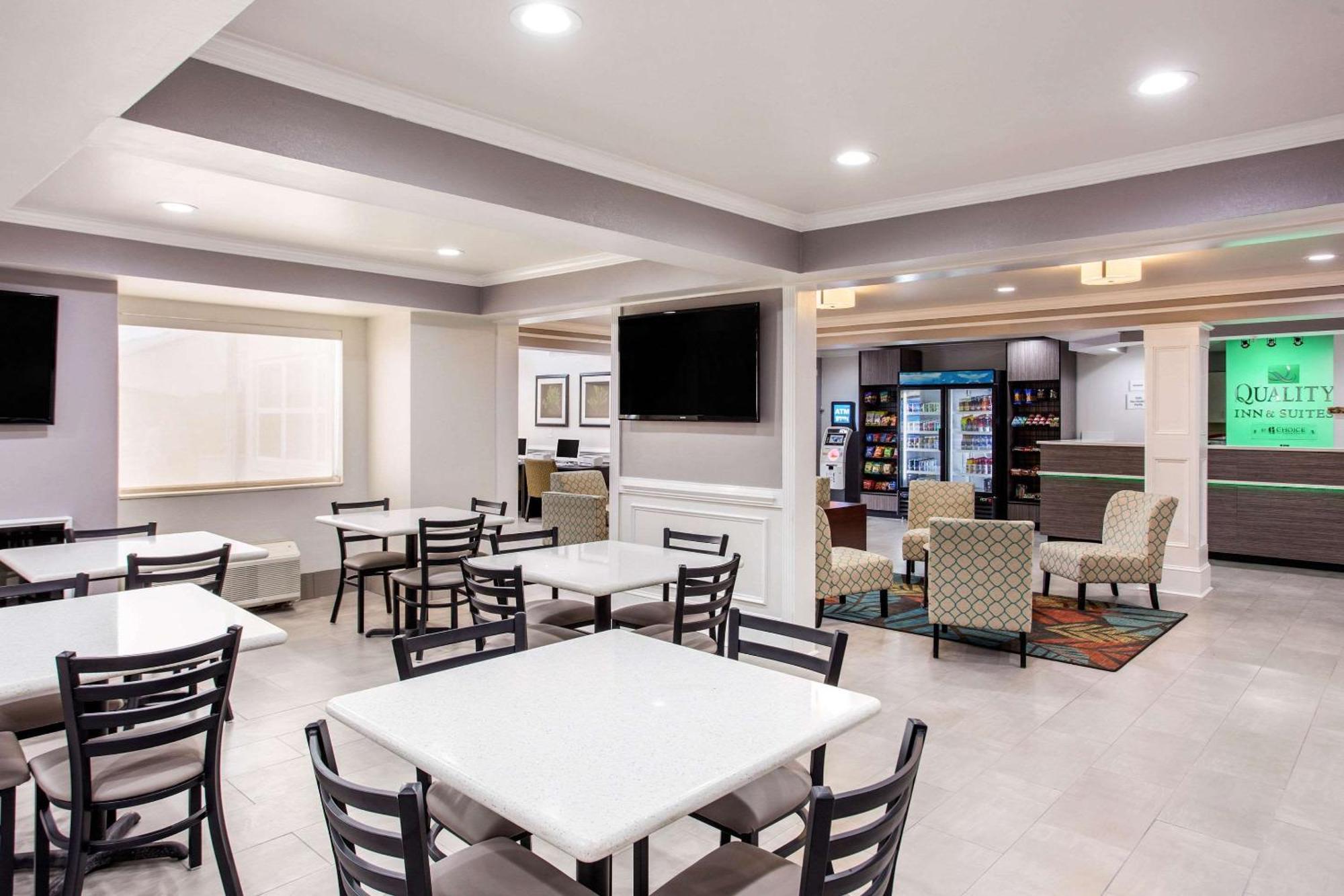 Quality & Near Outlets Hotel 2*