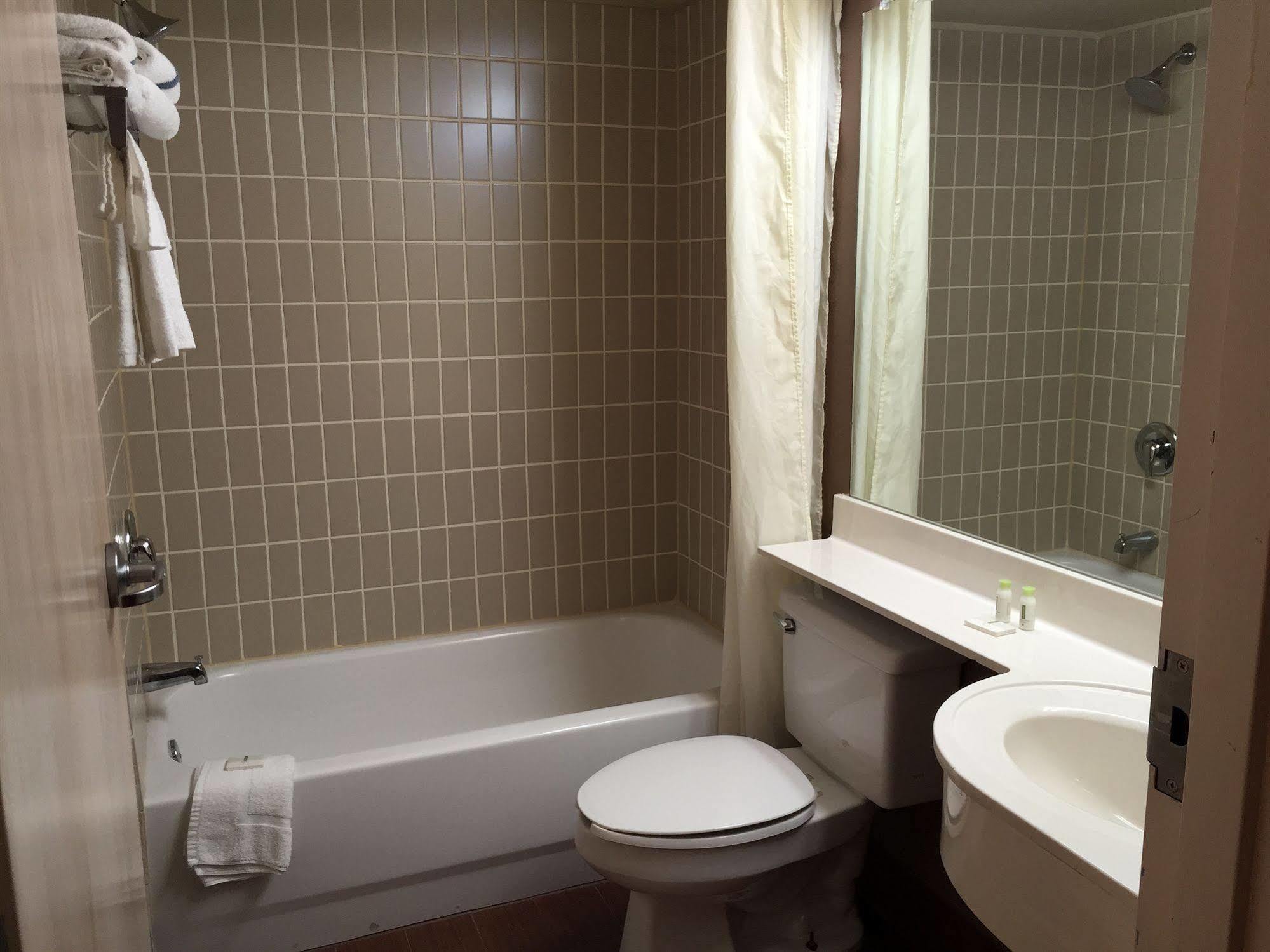 Quality & Near Outlets Hotel